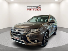 Mitsubishi Outlander - 2.0 PHEV Premium Automaat | Navi | Leder | Trekhaak | Camera | PDC