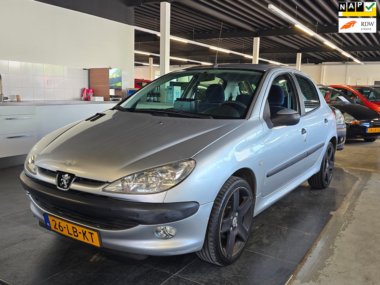 Peugeot 206 - 1.4 XT/AUTOMAAT/CARPLAY/N.A.P/5-DEURS/ - AutoWereld.nl