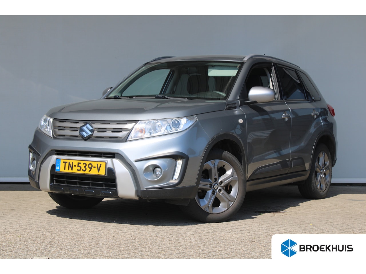 Suzuki Vitara - 1.6 Exclusive | Afneembare trekhaak | Climate control | Achteruitrijcamera | Stoelverwarmi - AutoWereld.nl