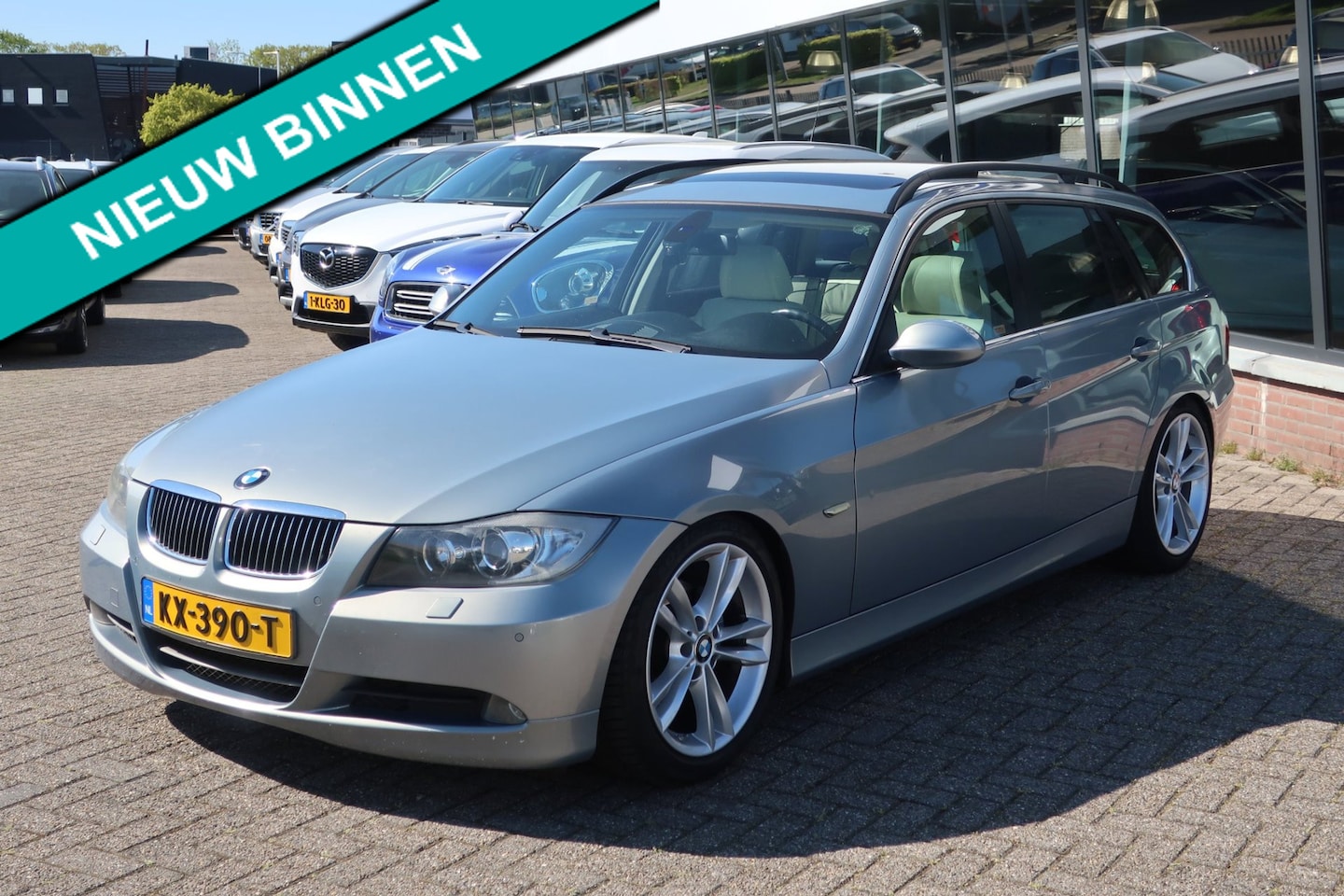 BMW 3-serie Touring - 325i Dynamic Executive. PDC_Pano_Xenon_18inch_GrootNavi. - AutoWereld.nl