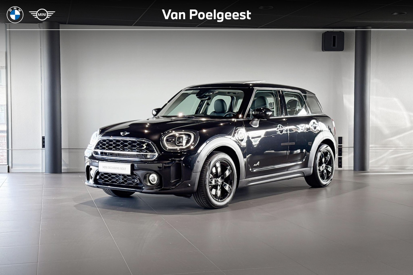 MINI Countryman - 1.5 Cooper S E ALL4 | Glazen Panoramadak | Harman Kardon | Head-Up Display | Stoelverwarmi - AutoWereld.nl