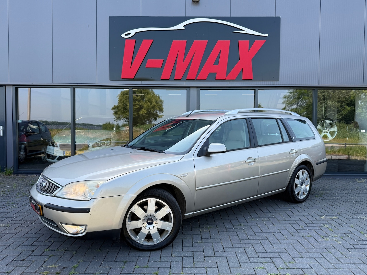 Ford Mondeo Wagon - 2.0 16V AUT Ghia Executive Leder Navi Trekhaak - AutoWereld.nl