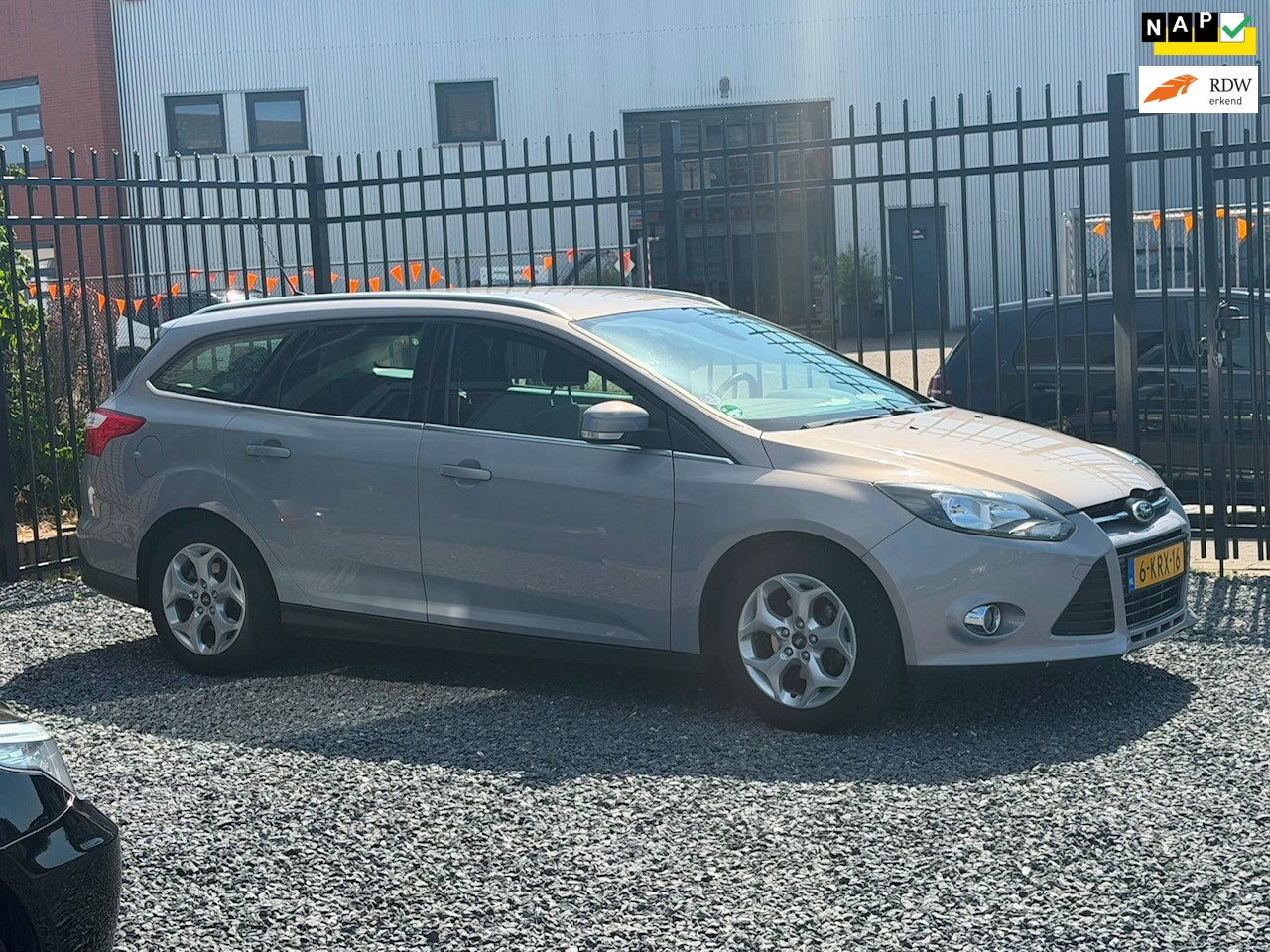 Ford Focus Wagon - 1.0 EcoBoost Titanium CLIMA!BLUETOOTH!APK2027!KOOPJE! - AutoWereld.nl