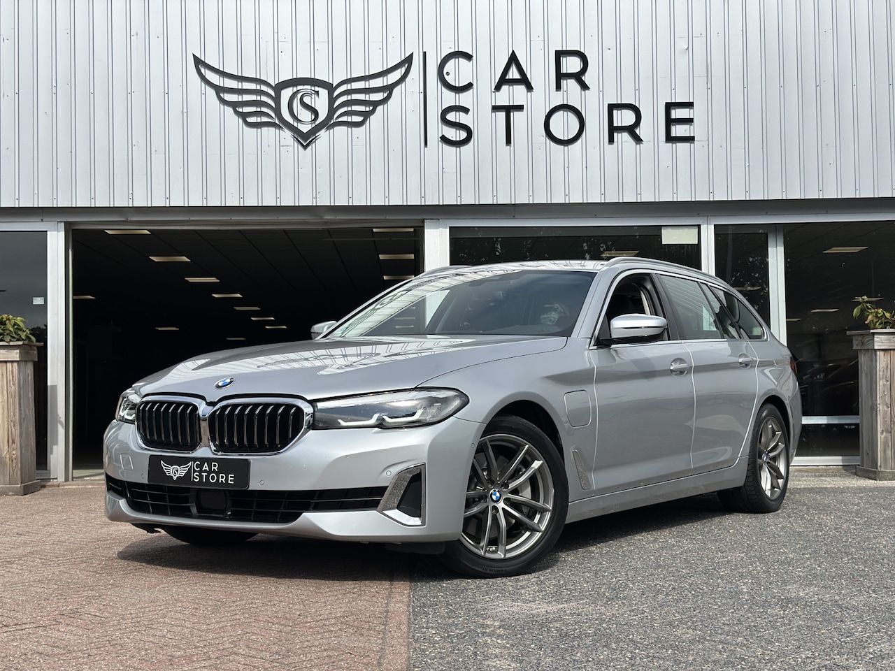 BMW 5-serie Touring - 530e xDrive luxury line |CARPLAY|DEALER OH|LEDER|SFEERVERL|CRUISE|CLIMA|NAVI|LM VELGEN 18' - AutoWereld.nl