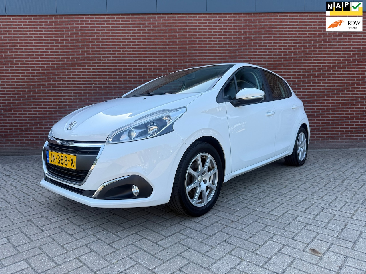 Peugeot 208 - 1.2 PureTech / NAP / Airco / Cruise / Trekhaak / Nieuw Distributie - AutoWereld.nl