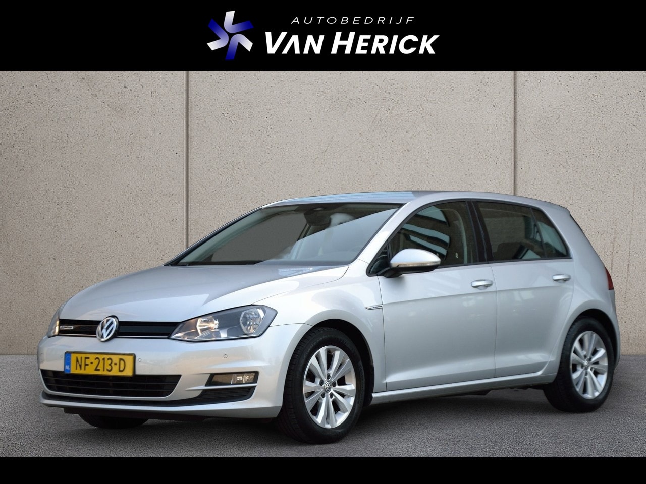 Volkswagen Golf - 1.0 TSI Comfortline | Navigatie | Sportstoelen | Parkeerhulp v+a - AutoWereld.nl