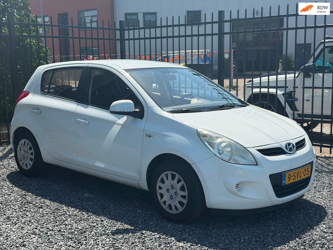 Hyundai i20 - 1.2i i-Drive IJSKOUDE AIRCO!APK!5DEURS!KOOPJE! - AutoWereld.nl