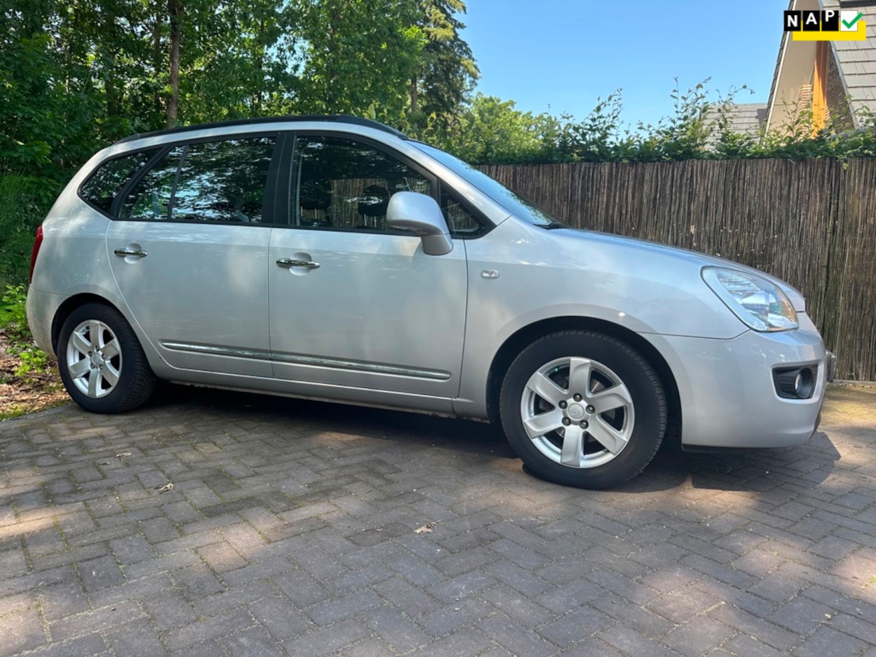 Kia Carens - 2.0 CVVT X-ecutive Climate/Cruise/Dealerondh - AutoWereld.nl