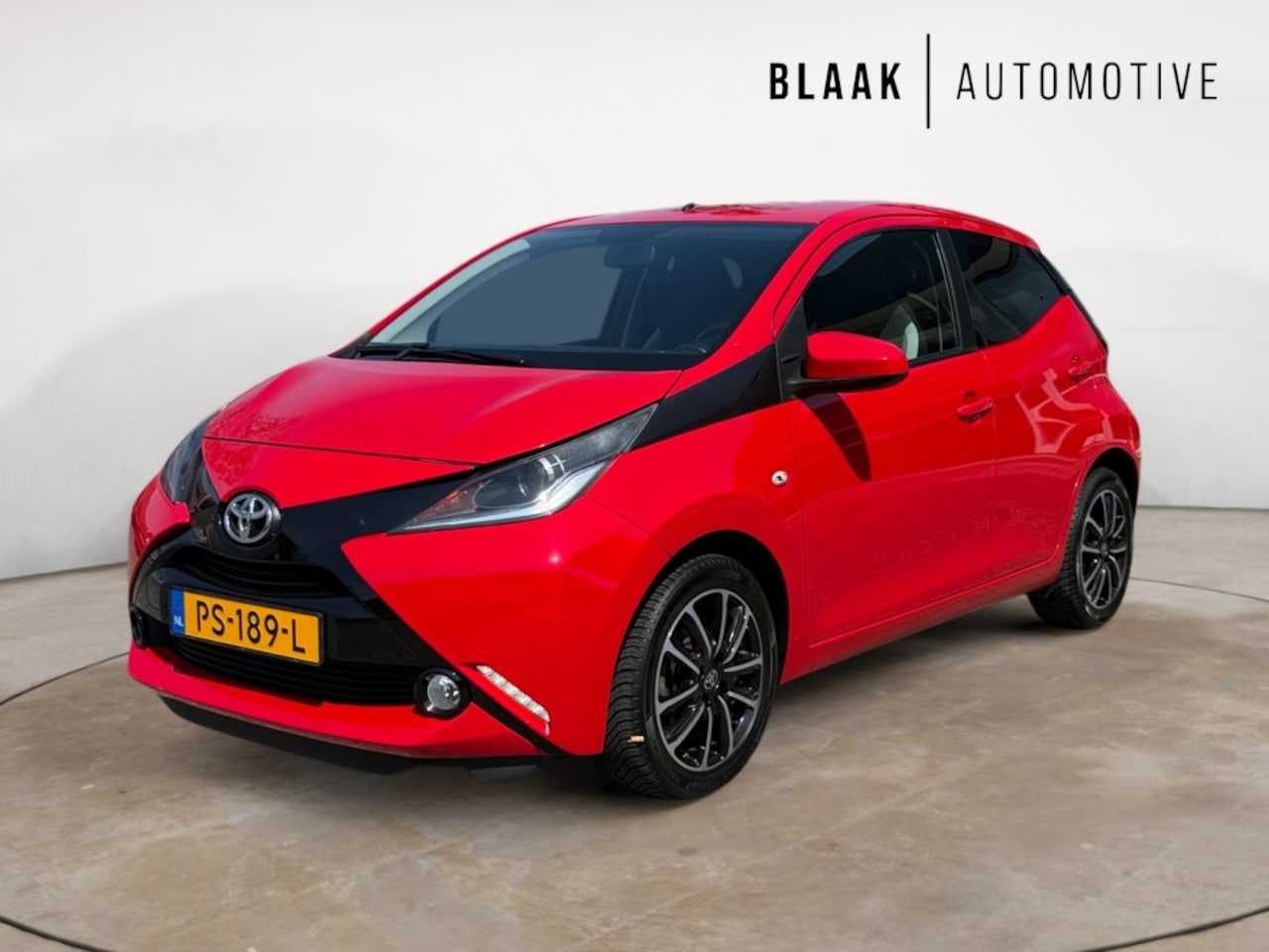 Toyota Aygo - 1.0 VVT-i x-play | Trekhaak | Camera | Navigatie - AutoWereld.nl