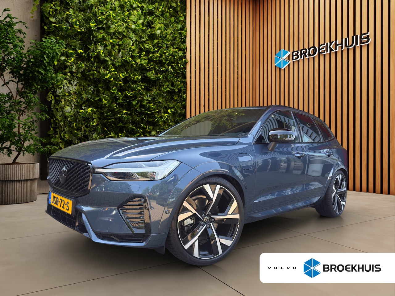 Volvo XC60 - 2.0 T8 Plug-in hybrid AWD Ultra Black Edition Heico selected level| Full Option! | Bowers& - AutoWereld.nl