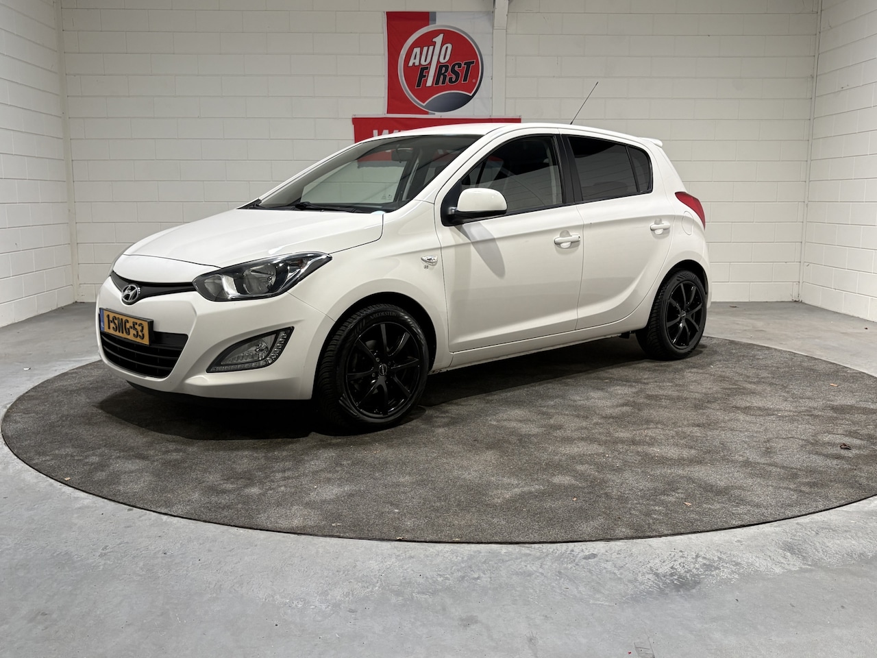 Hyundai i20 - 1.2i First Edition 1.2i First Edition, Airco, Cruise, 16 inch LM all season, Isofix, Bkue tooth, Volledig ond - AutoWereld.nl