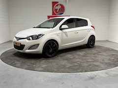 Hyundai i20 - 1.2i First Edition, Airco, Cruise, 16 inch LM all season, Isofix, Bkue tooth, Volledig ond