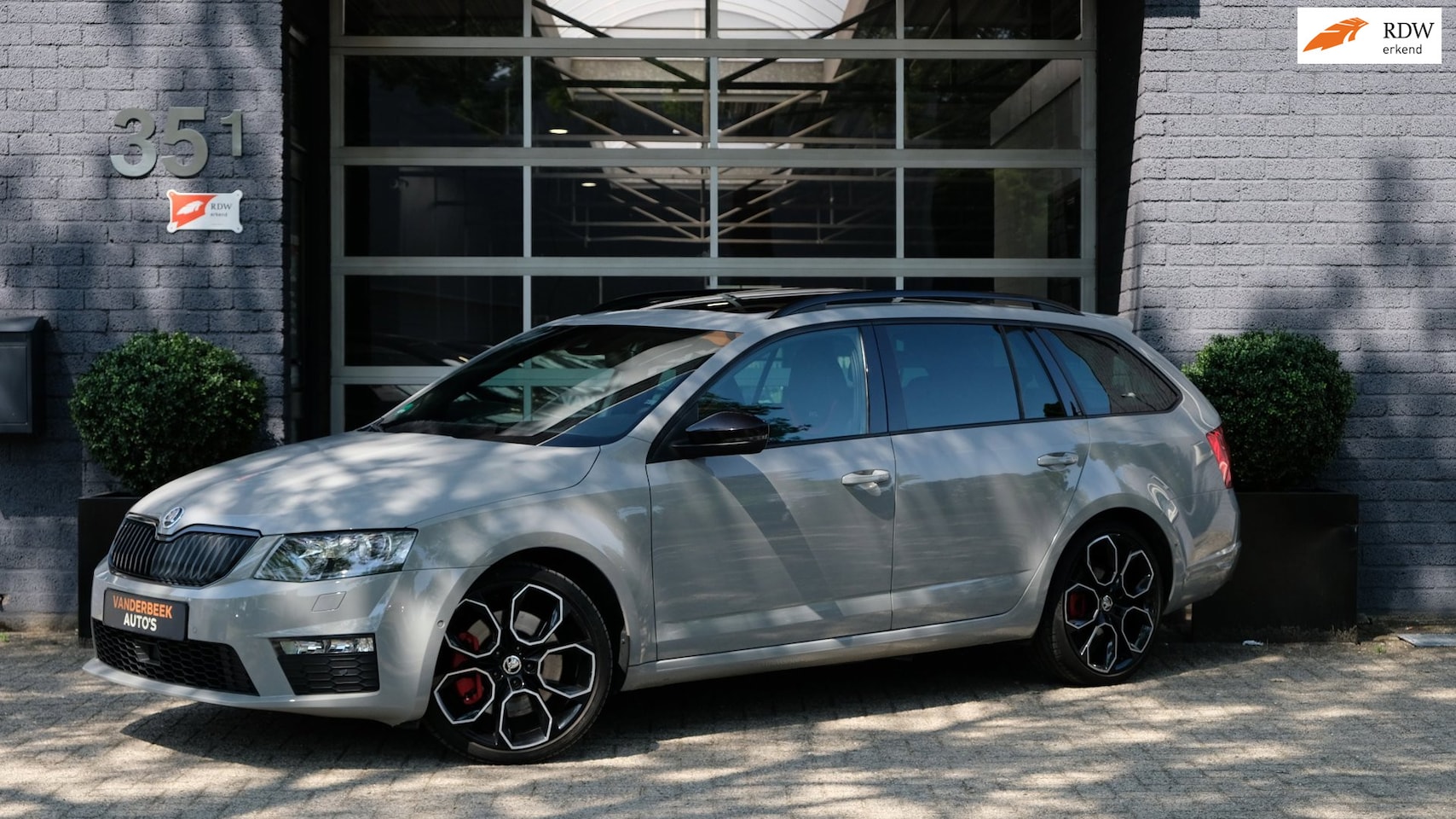 Skoda Octavia Combi - 2.0 TSI RS 230 DSG ACC|CARPLAY|PANO|LEDER|VOL! - AutoWereld.nl