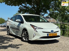 Toyota Prius - 1.8 Dynamic | HUD + Stoel verw. + Clima + Cruise nu € 11.975,