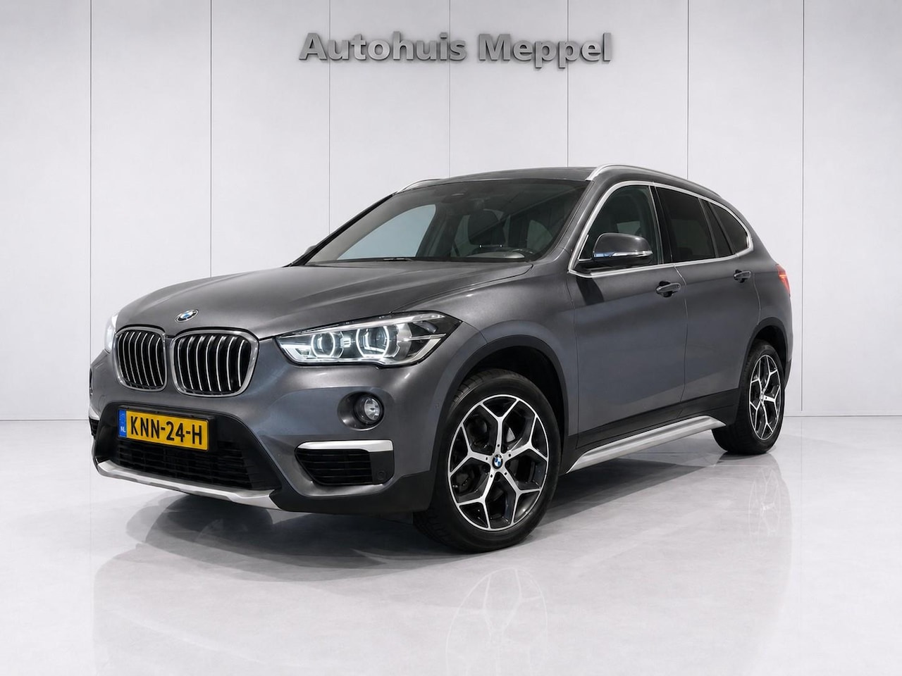 BMW X1 - xDrive20i X-Line*Trekhaak*Pano*LED+*PDC*HiFi*Driving-Assistant - AutoWereld.nl
