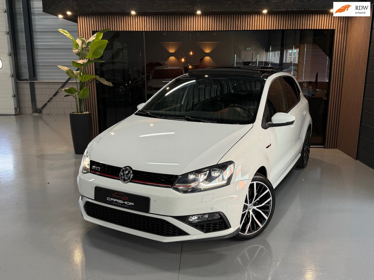 Volkswagen Polo - 1.8 TSI GTI PANO/STOELVRM/CAMERA/PDC/LED - AutoWereld.nl