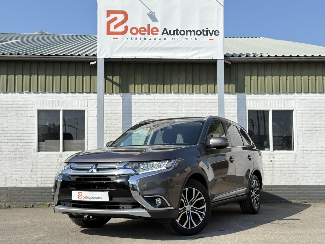 Mitsubishi Outlander - 2.0 Instyle Aut. / Navi / Stoelverw. / Cruise / Trekhaak - AutoWereld.nl