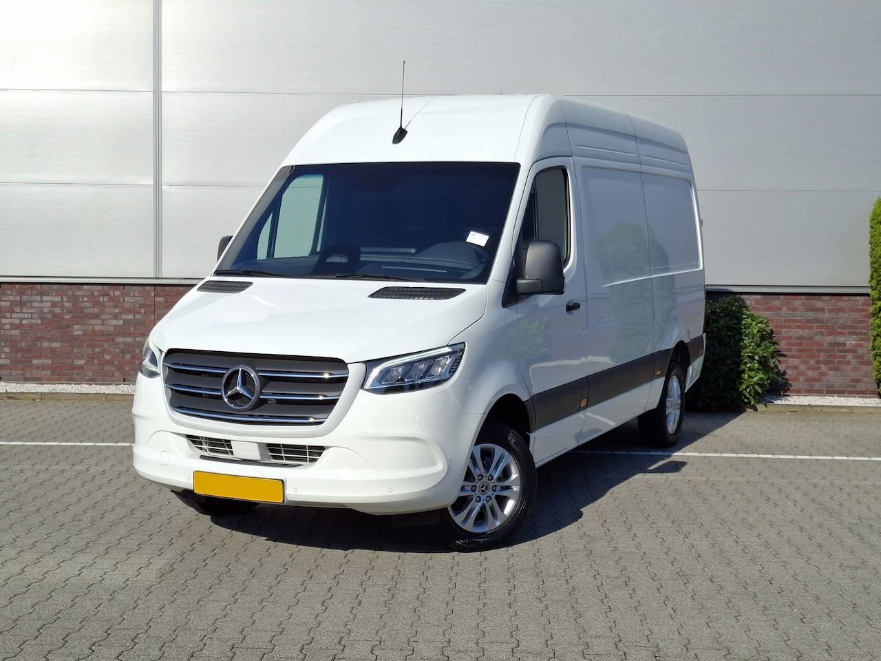 Mercedes-Benz Sprinter - 317 CDI L2 H2 Automaat Led 3.5T Trekhaak (wordt verwacht) - AutoWereld.nl