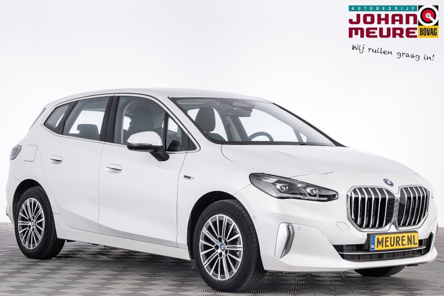 BMW 2-serie Active Tourer - 225 xDrive Luxury Line | Keyless | Camera . - AutoWereld.nl