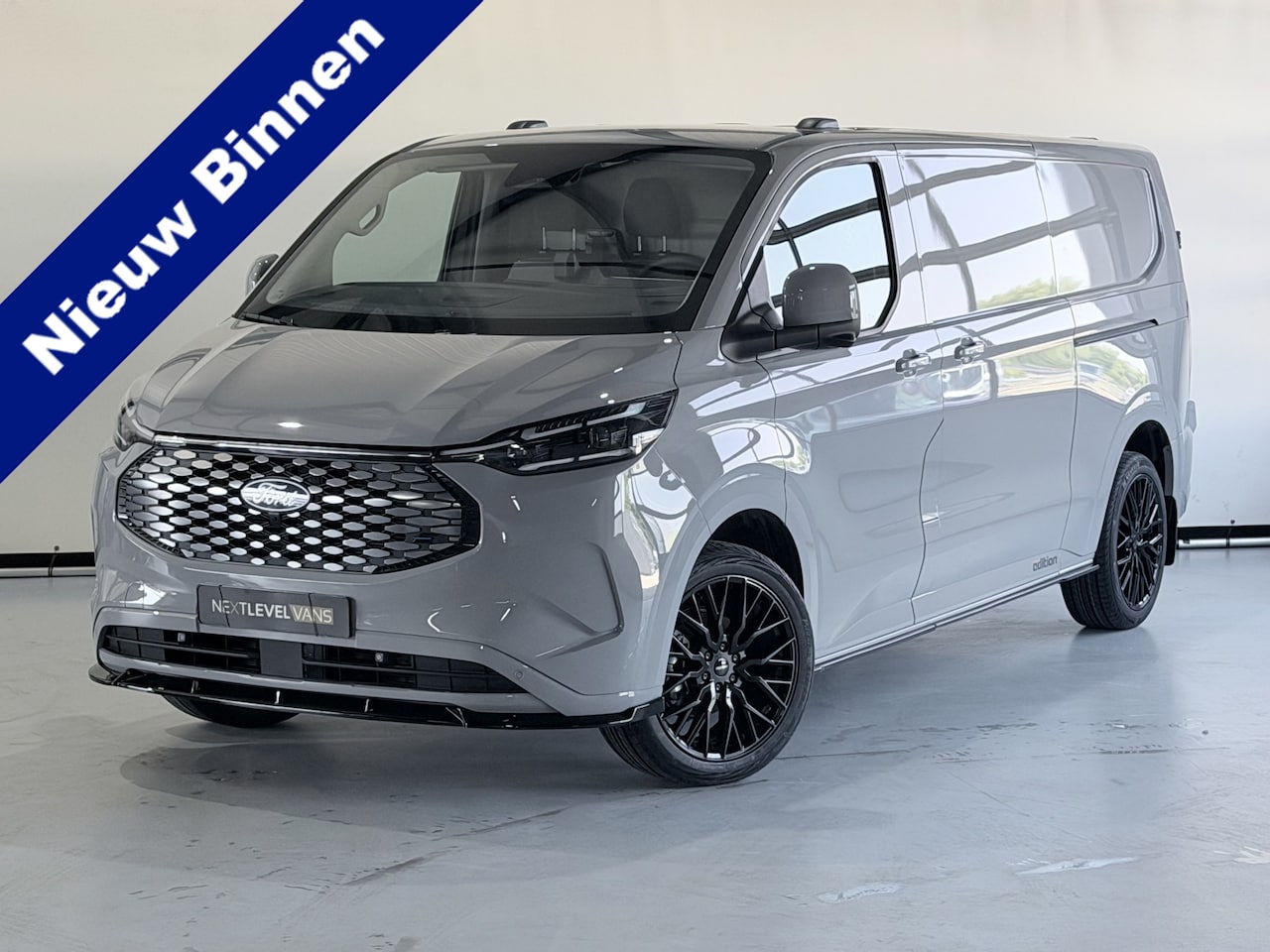 Ford Transit Custom - E L2/ H1 Limited Next Level Edition / 360 Camera / B&O / 2 schuifdeur - AutoWereld.nl