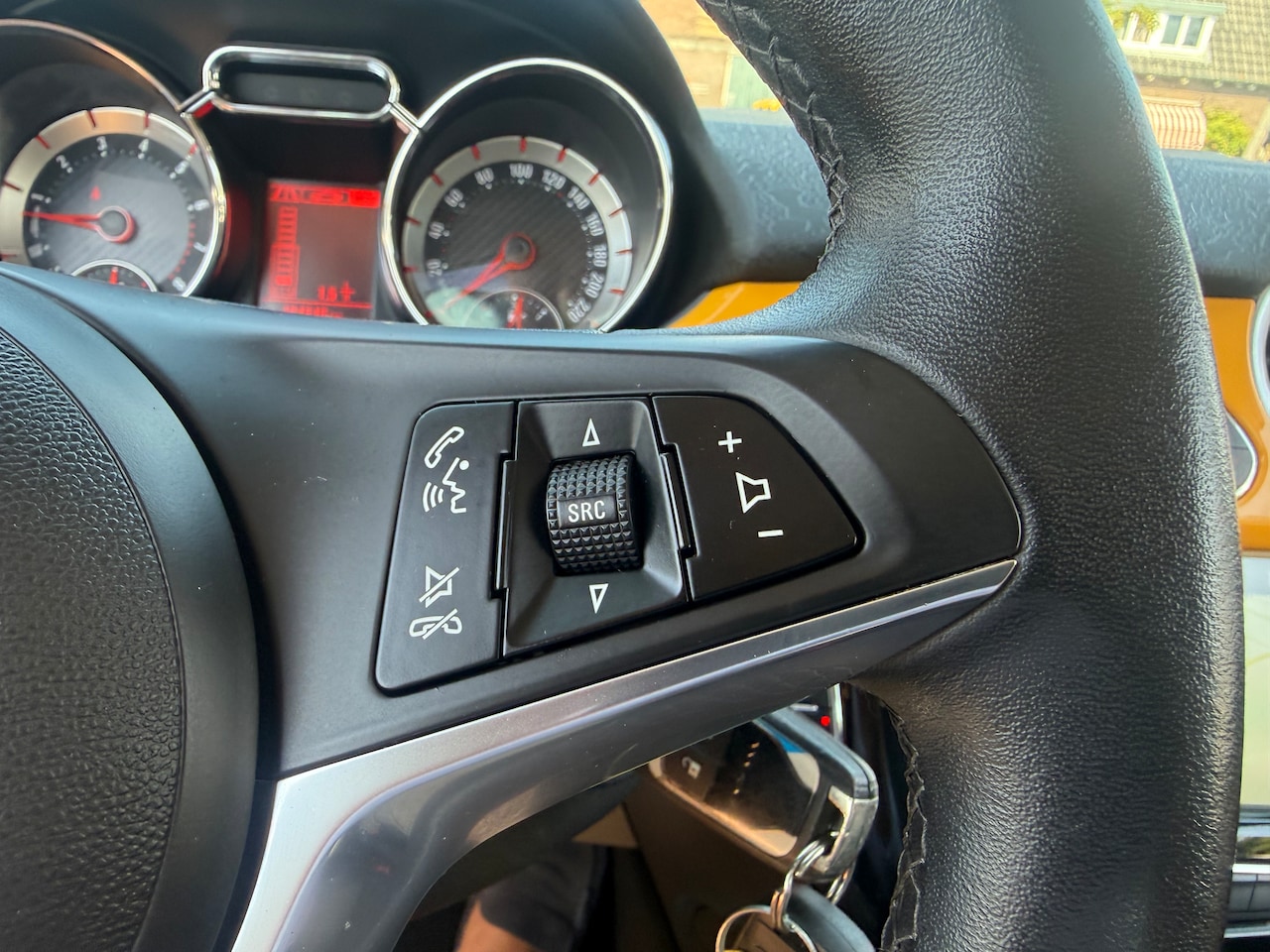 Opel ADAM - 1.0 Turbo Rocks Online Edition Tweede eigenaar
