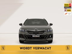 BMW 5-serie Touring - 550e xDrive|Full|B&W|Pano|Fiscaal€72.800