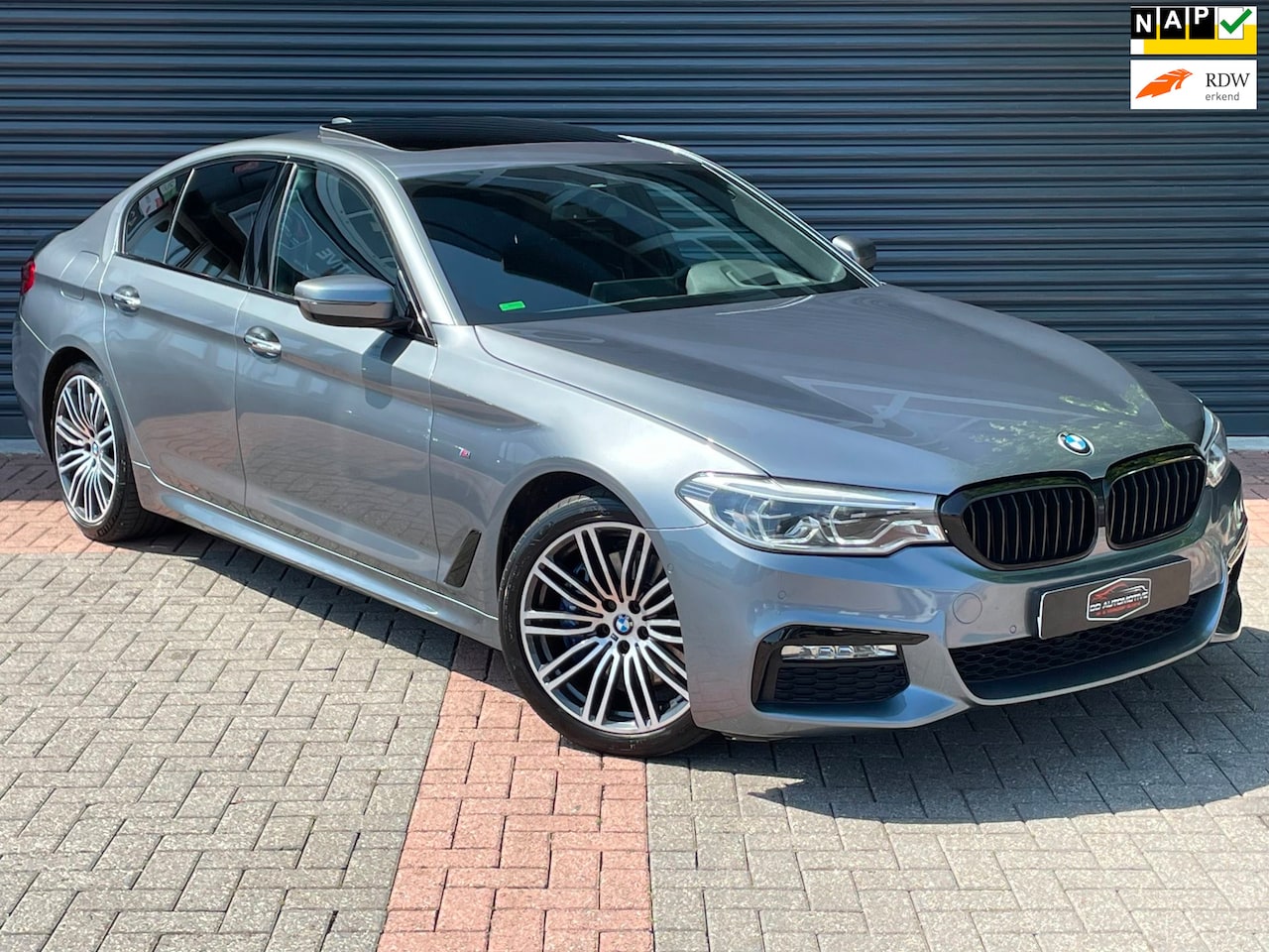 BMW 5-serie - 530i High Executive Schuifdak | Head Up | Camera | Sfeerverlichting - AutoWereld.nl