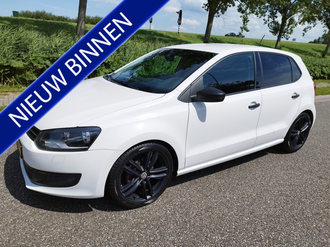 Volkswagen Polo - 1.2-12V ** Airco ** 17 inch ** Sportonderstel ** Camera  ** NAVI ** - AutoWereld.nl