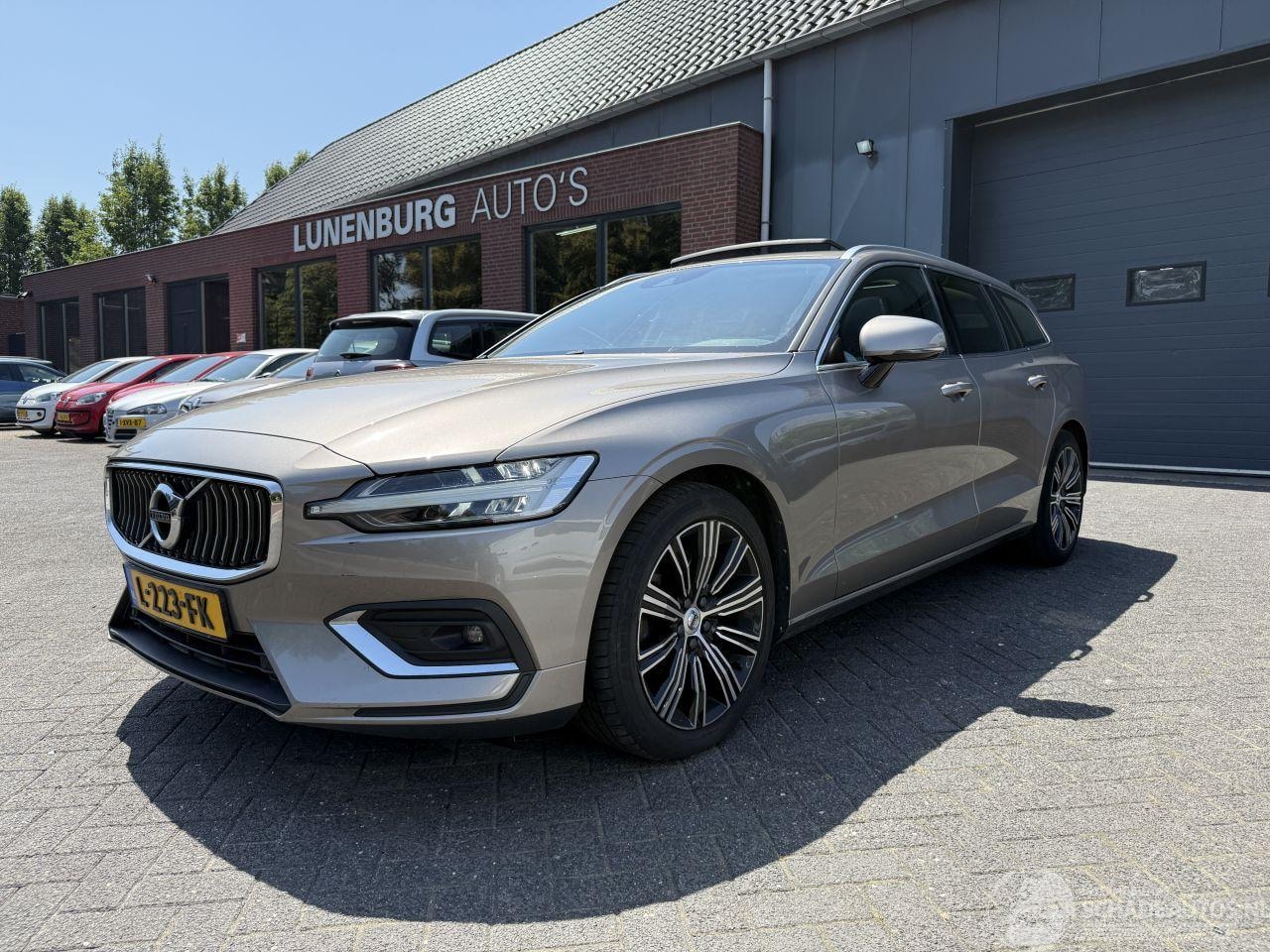 Volvo V60 - V-60 2.0 B3 Inscription AUTOMAAT PANORAMADAK (Stationwagen 5-dr.) - AutoWereld.nl