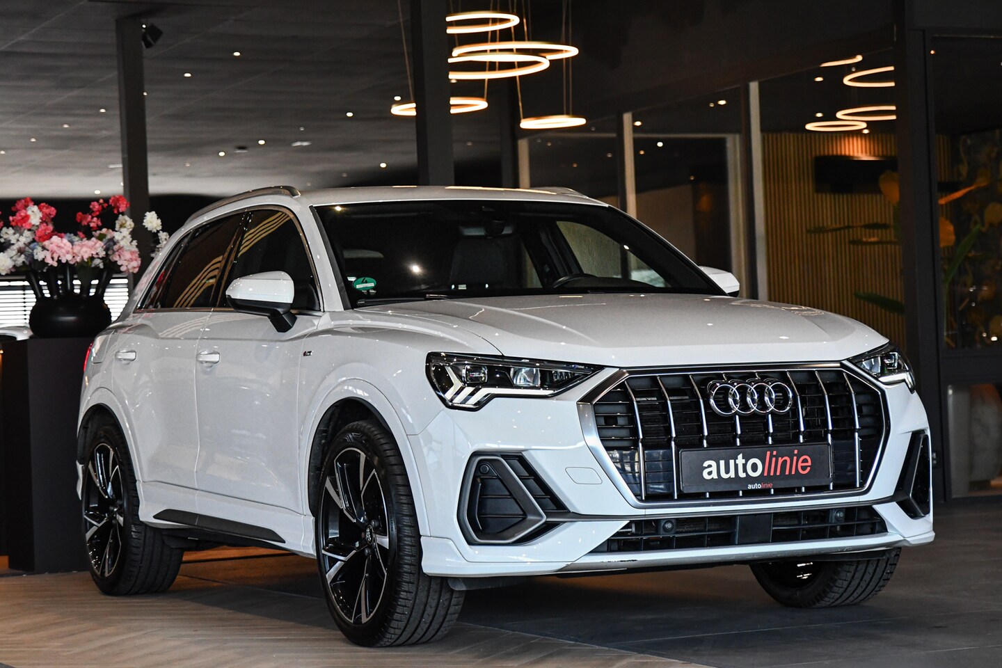 Audi Q3 - 35 TFSI 3x S-line. ACC, Camera, Matrix, Dodehoek, Stoelverw! - AutoWereld.nl