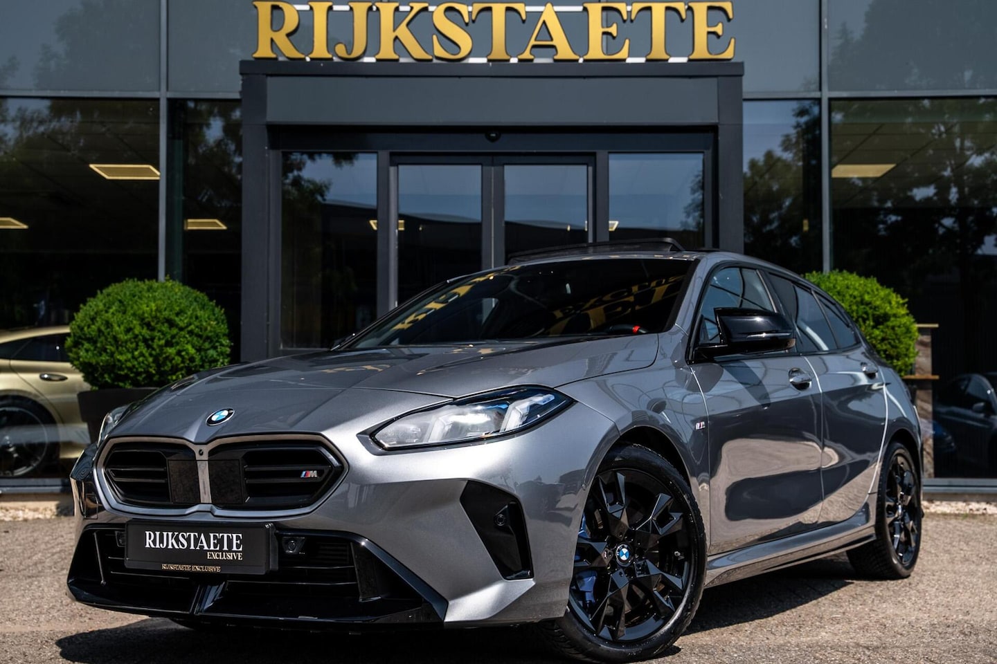BMW 1-serie - M135 xDrive|PANO|H&K|360|HEAD-IP|MEMORY|SFEER|18 - AutoWereld.nl