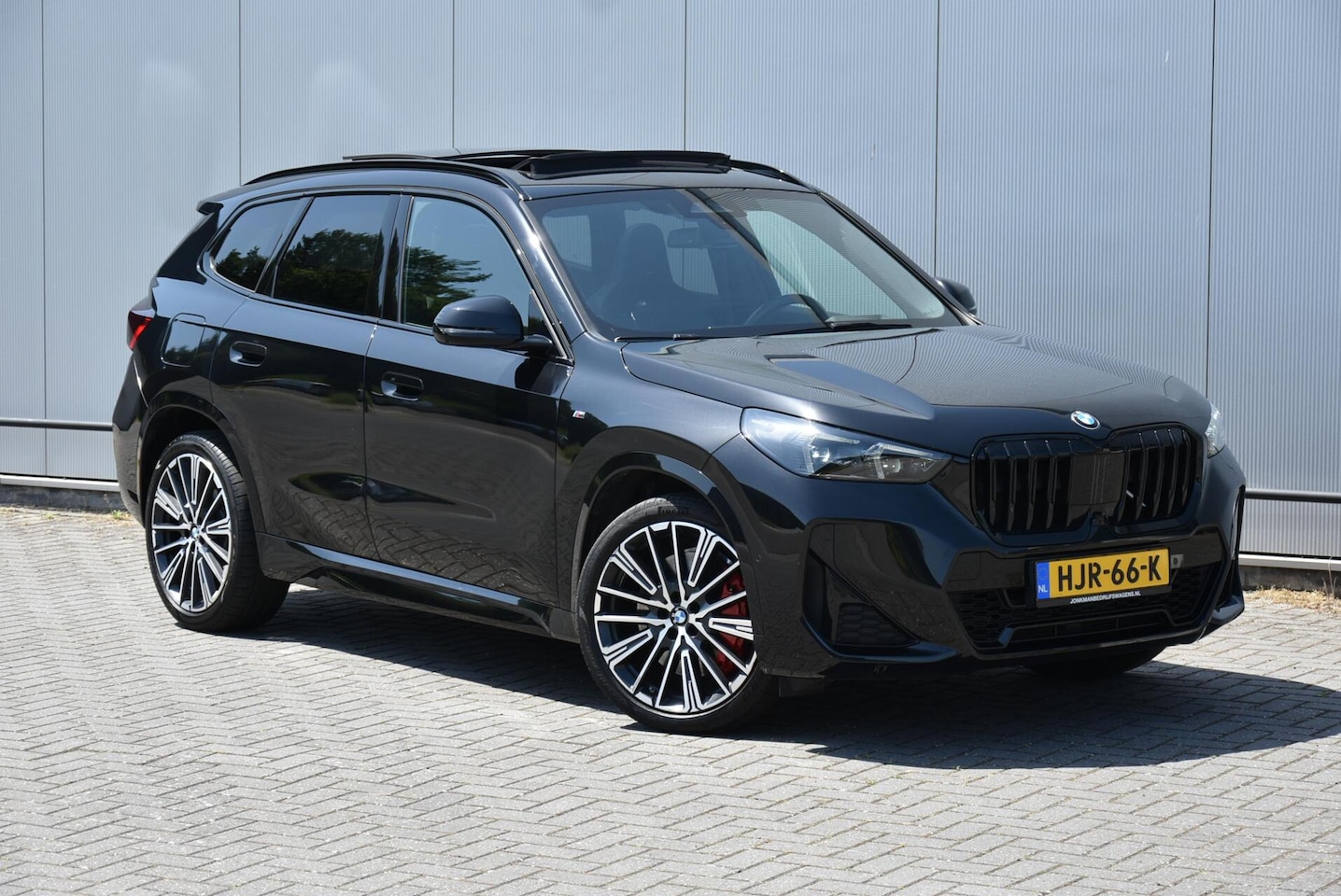 BMW X1 - sDrive18i M Sport Pano dak Alcantara Cameras BOMVOL - AutoWereld.nl