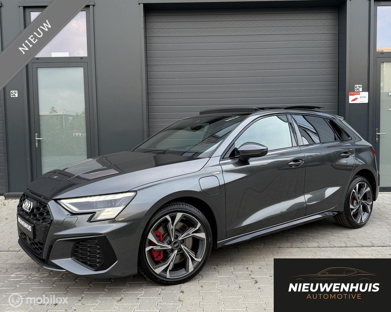 Audi A3 Sportback - 45 TFSIe S edition Competition PANO l LED - AutoWereld.nl
