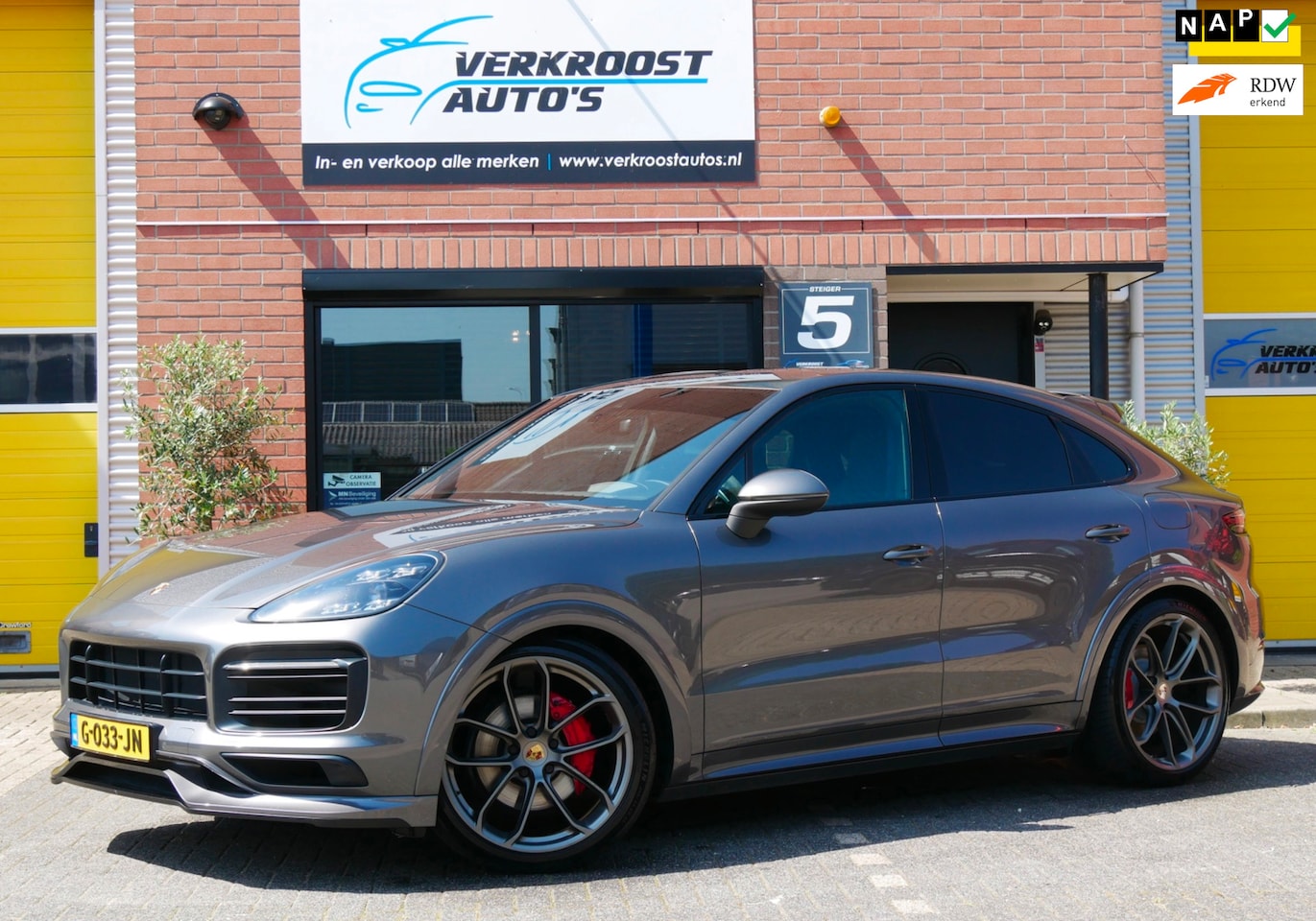 Porsche Cayenne Coupé - 3.0 E-Hybrid lightweight sport. sportchrono. - AutoWereld.nl