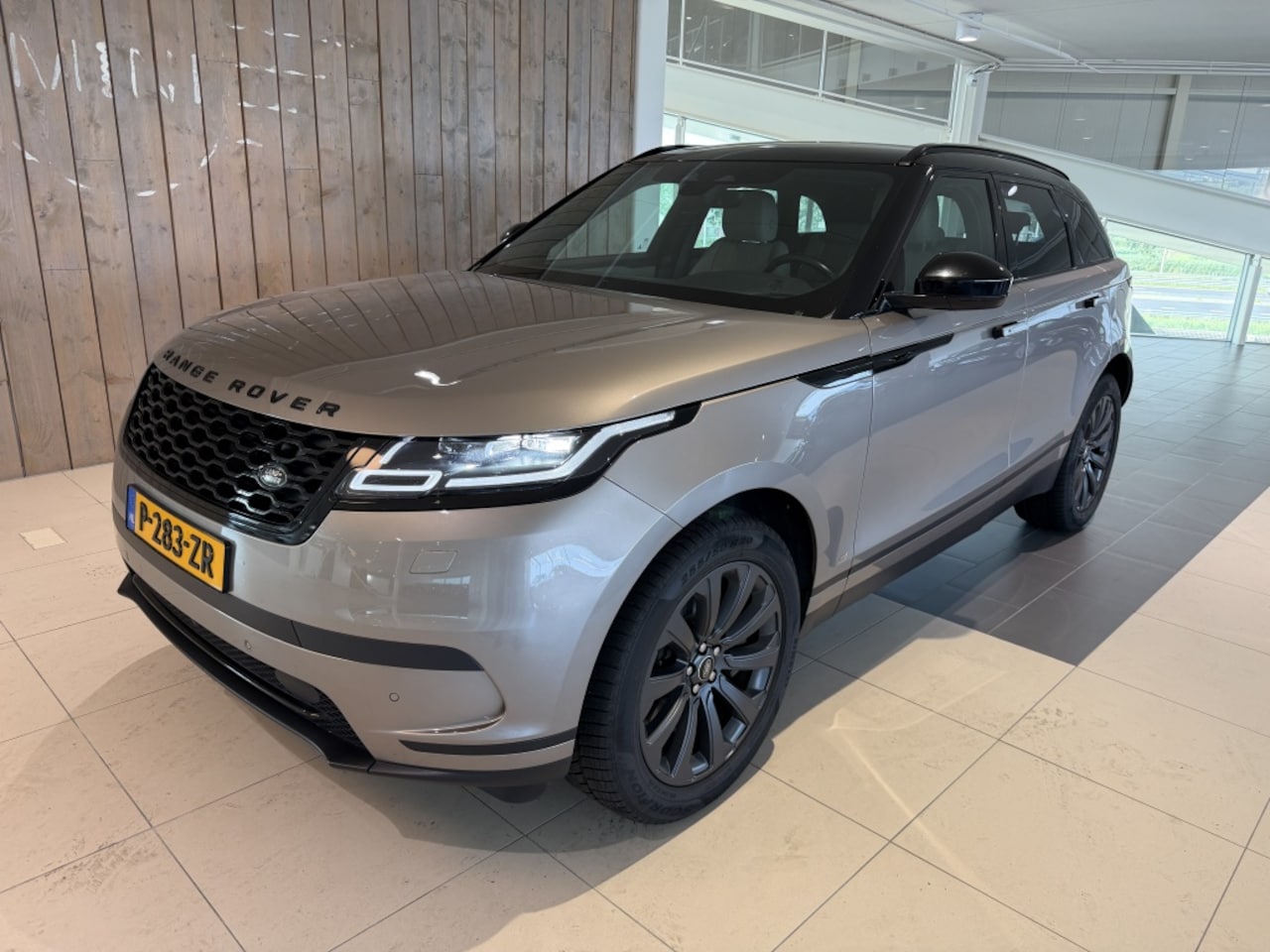 Land Rover Range Rover Velar - 2.0 P400e SE - AutoWereld.nl