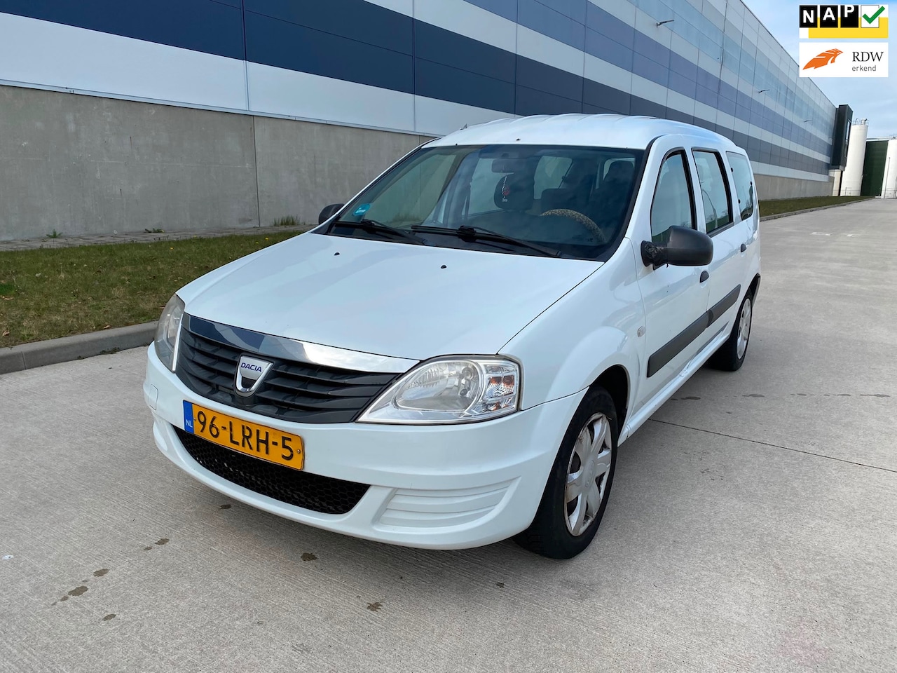 Dacia Logan MCV - 1.6 Ambiance 7p. AIRCO/NAP/APK - AutoWereld.nl