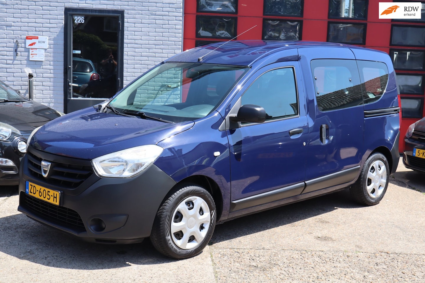 Dacia Dokker - 1.2 Tce Ambiance 1.2 TCe Ambiance , 2 X Schuifdeur , Trekhaak - AutoWereld.nl