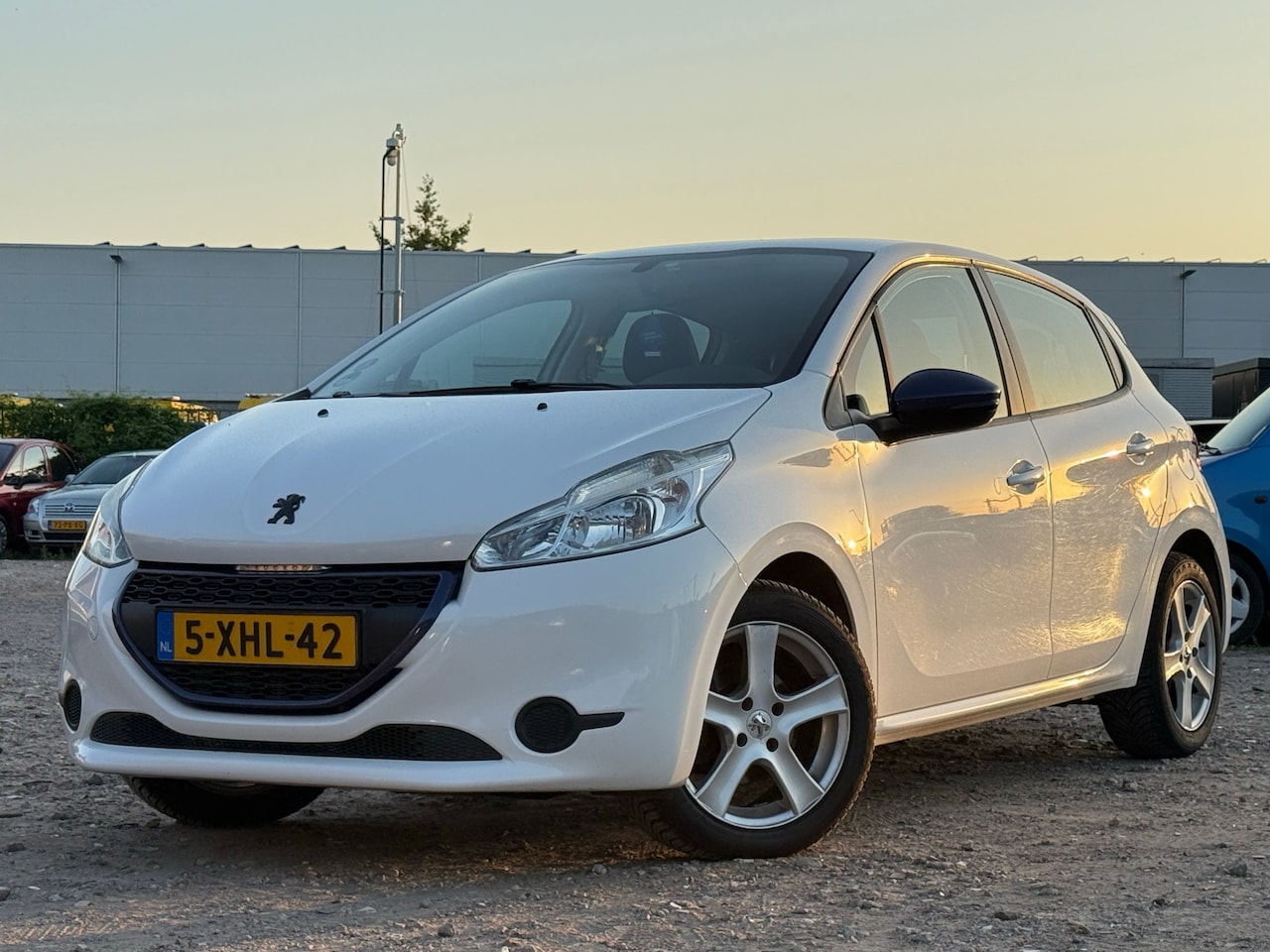 Peugeot 208 - 1.0 VTi LIKE/ VELGEN/ PARELMOER - AutoWereld.nl