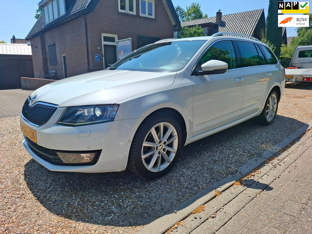 Skoda Octavia Combi - 1.2 TSI Businessline xenon PDC stoelverw cruise etc - AutoWereld.nl
