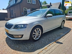 Skoda Octavia Combi - 1.2 TSI Businessline xenon PDC stoelverw cruise etc