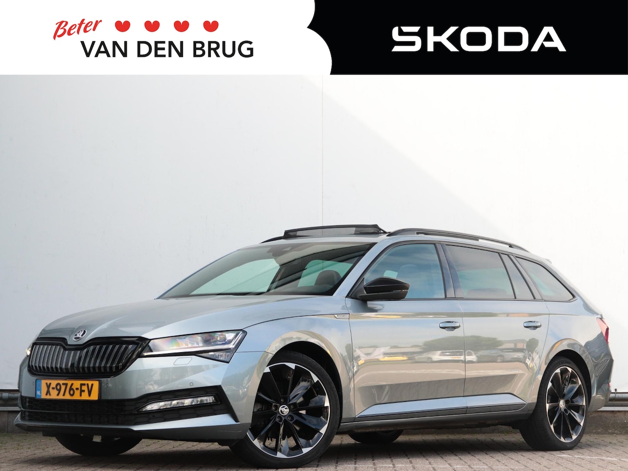 Skoda Superb Combi - 1.4 TSI iV Sportline | Panoramadak | 360° camera | Wegklapbare trekhaak | Stoelverwarming - AutoWereld.nl