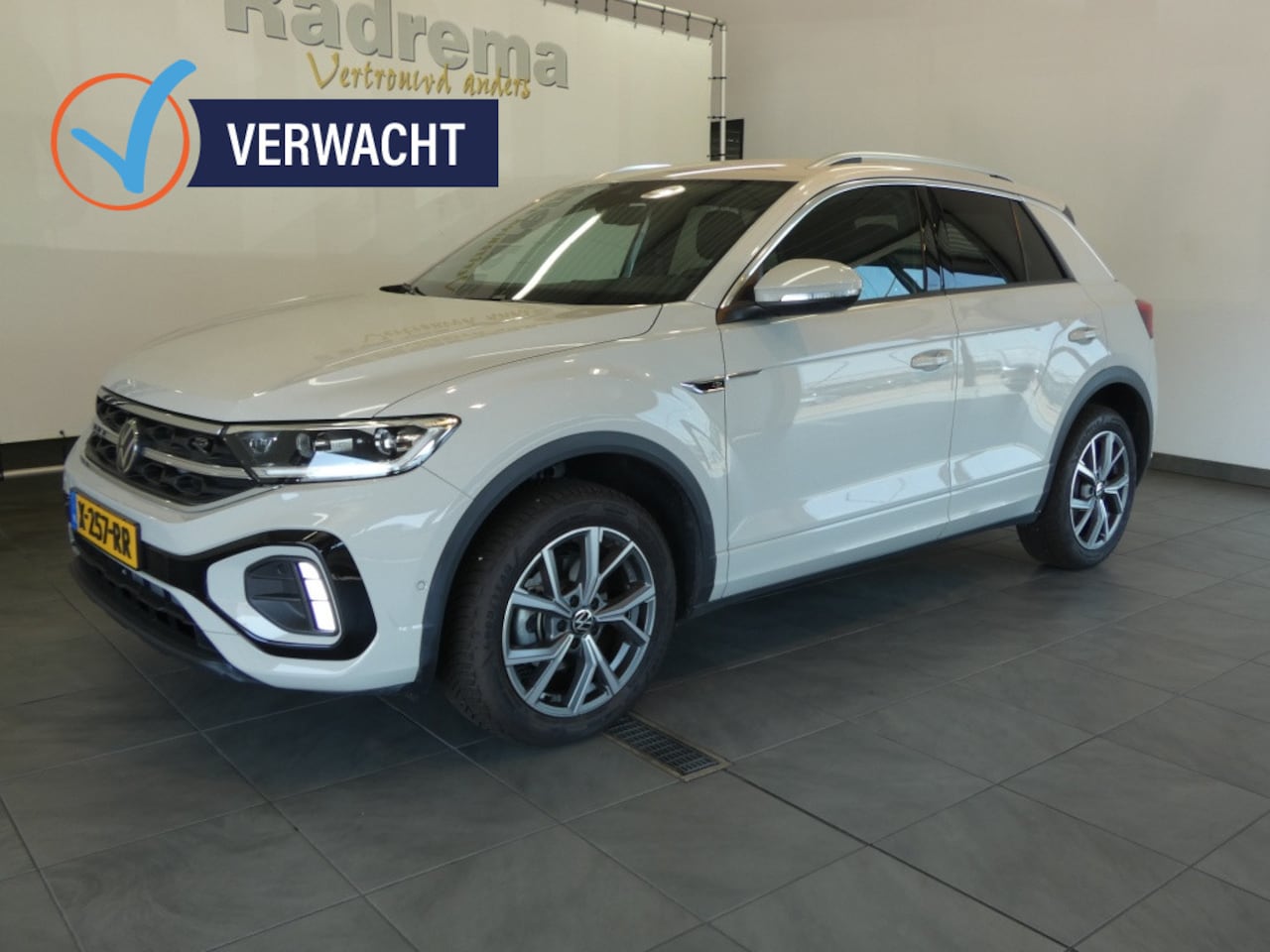 Volkswagen T-Roc - 1.5 TSI R-Line Autom Virtual cockpit, Navi, NL Auto ! - AutoWereld.nl