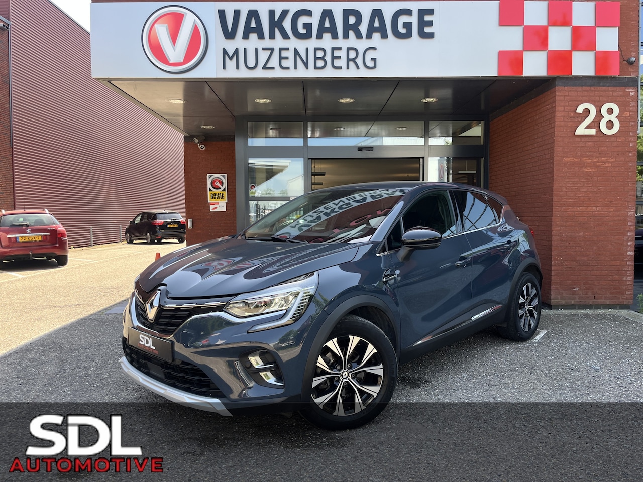 Renault Captur - 1.6 E-Tech full hybrid 145 techno // LED // HALF LEDER // CAMERA+SENSOREN // NAVI+CARPLAY - AutoWereld.nl