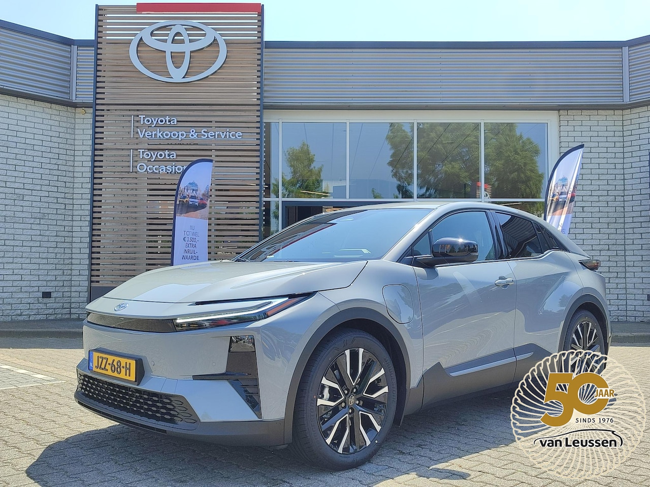 Toyota C-HR - FIRST EDITION 77KWH 20'' LM-VELGEN WARMTEPOMP KEYLESS EL-ACHTERKLEP BLIND SPOT NAVI CAMERA - AutoWereld.nl