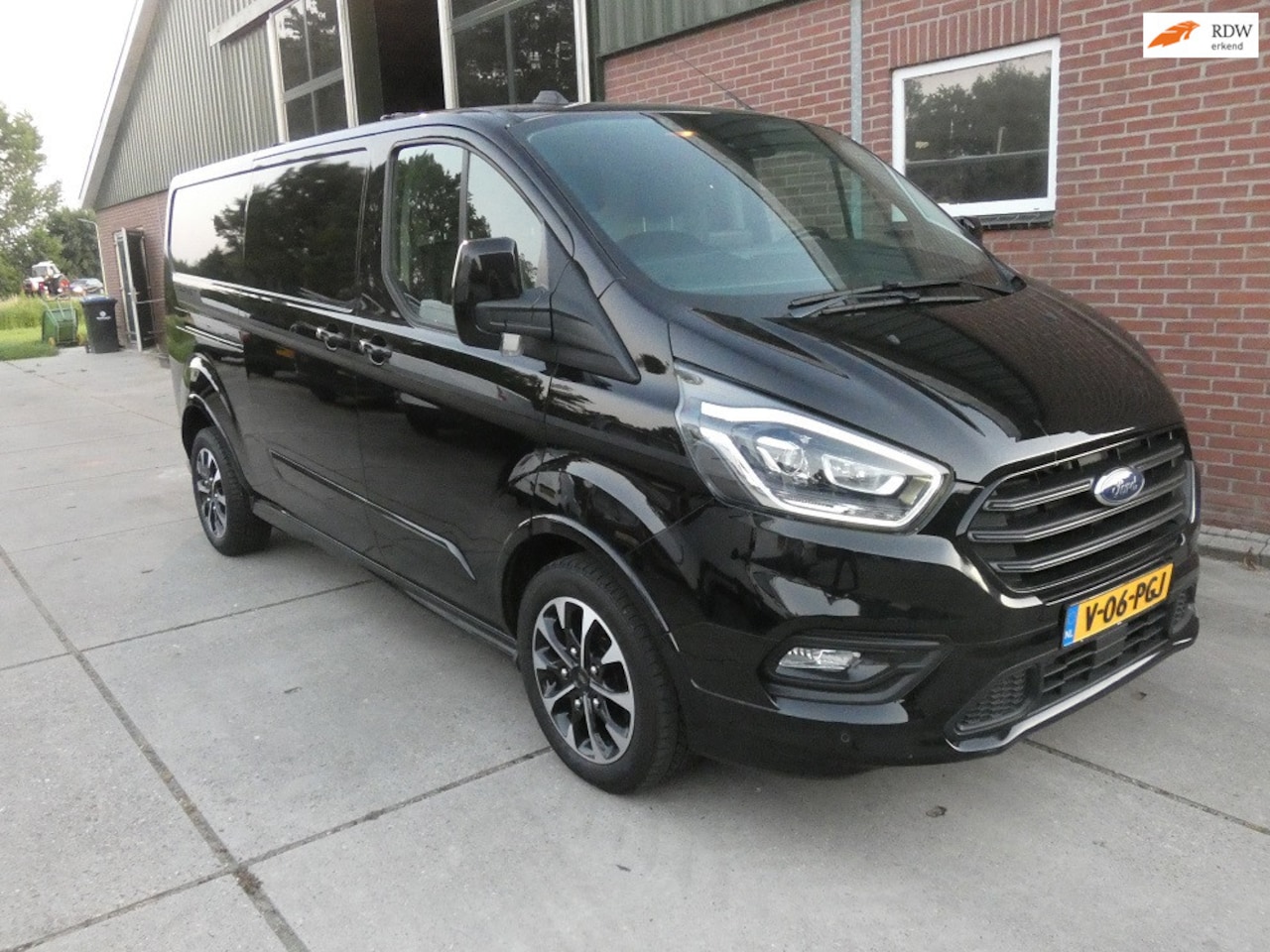 Ford Transit Custom - 320 2.0 TDCI L2H1*Sport*leder* navi/cam* - AutoWereld.nl