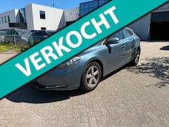 Volvo V40 - 1.6 D2 Momentum bj 2013 Leather Pano Navi Clima