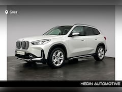 BMW X1 - xDrive25e | Stuurwielrand verwarmd | Achteruitrijcamera | Glazen panoramadak | Extra getin