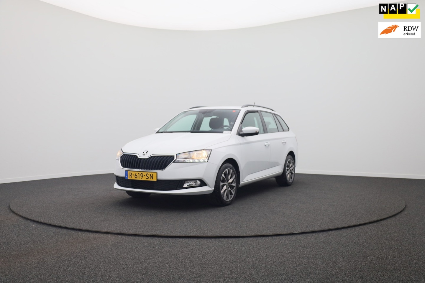 Skoda Fabia Combi - 1.0 TSI Business Edition | Trekhaak | Navigatie | - AutoWereld.nl