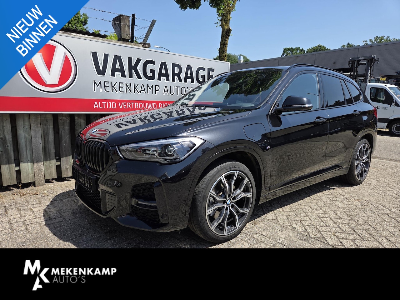BMW X1 - xDrive25e High Executive Edition M Sport 19"/Panoramadak/Elektrische stoel + memory/Adapti - AutoWereld.nl