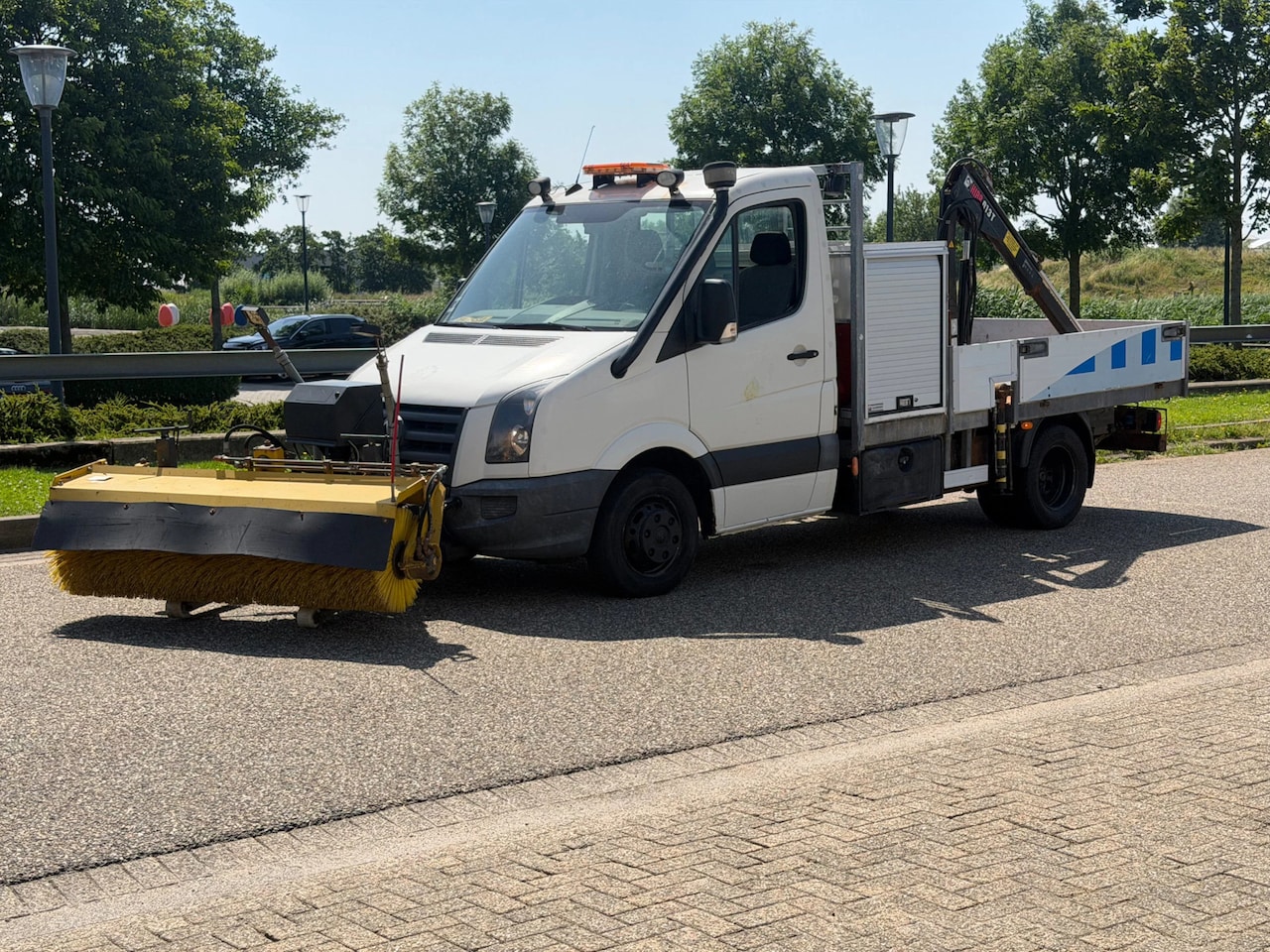 Volkswagen Crafter - 2.5TDI Openlaadbak Airco Cruisecontrol HIAB 013T + Veeg Machine / Borstel MARGE - AutoWereld.nl